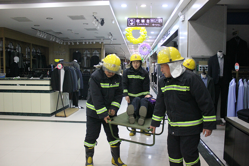 消防演練筑牢安全防線(xiàn) 季度考核夯實(shí)服務(wù)技能