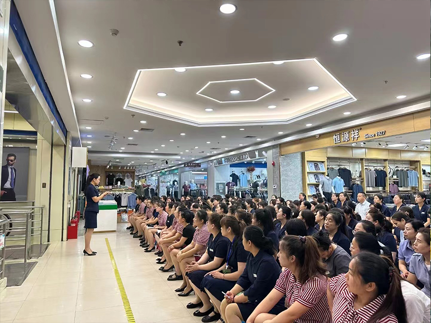 學(xué)思悟踐行服務(wù)真諦 傳幫帶樹(shù)立崗位榜樣