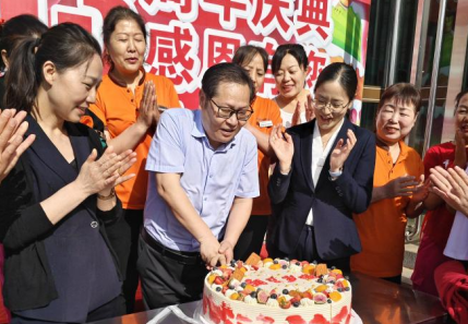 一路耕耘  十三載繪就發(fā)展圖；石董慰問(wèn)  啟新程共譜新華章