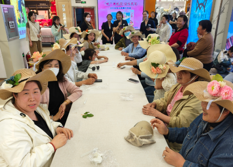 “帽”美如花   感恩母親指尖傳； 繽紛彩繪   致謝母愛(ài)金威贊