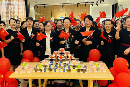 初心如磐  攜手同行二十一載；   篤行致遠  奮力續寫(xiě)嶄新篇章