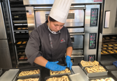 傾囊相授   互幫互助提技能； 攜手并肩   同心同向共傳承